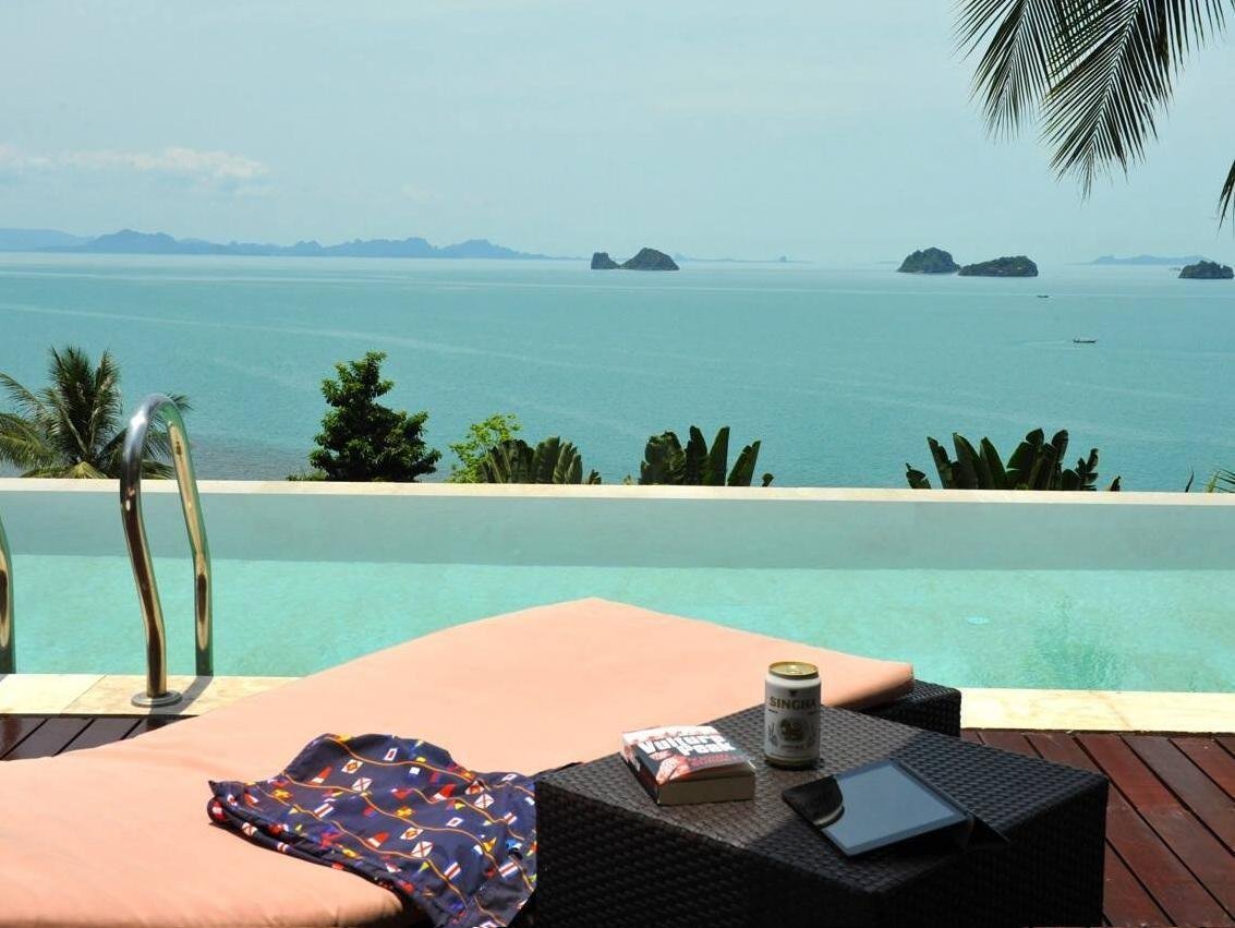 Infinity pool and sea view at Villa Beige